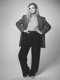 Michelle Pfeiffer feet photo 9