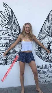 Michelle Randolph feet photo thumbnail