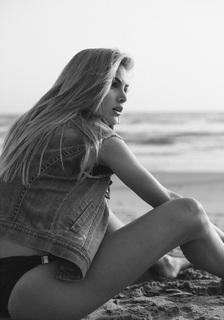 Michelle Randolph feet photo thumbnail