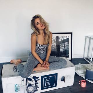 Michelle Randolph feet photo thumbnail