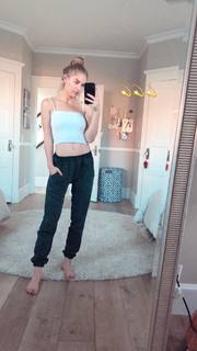 Michelle Randolph feet photo thumbnail
