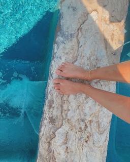 Michelle Randolph feet photo thumbnail