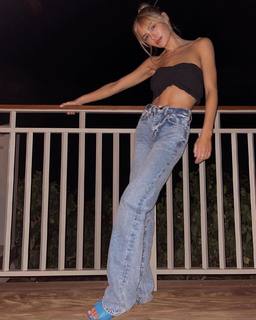 Michelle Randolph feet photo thumbnail