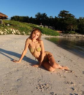 Michelle Randolph feet photo thumbnail