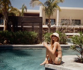 Michelle Randolph feet photo thumbnail