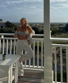 Michelle Randolph feet photo thumbnail