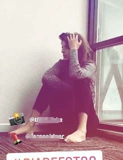 Michelle Renaud feet photo thumbnail