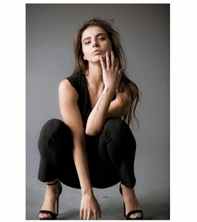 Michelle Renaud feet photo thumbnail