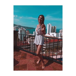 Michelle Renaud feet photo thumbnail