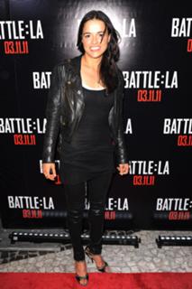 Michelle Rodriguez feet photo thumbnail