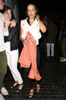 Michelle Rodriguez feet photo thumbnail