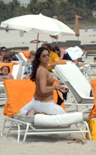 Michelle Rodriguez feet photo thumbnail