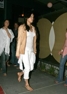 Michelle Rodriguez feet photo thumbnail