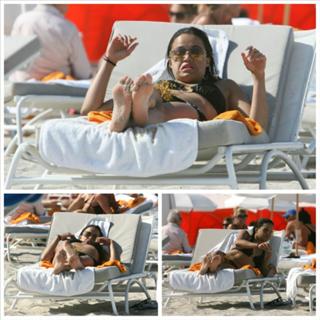 Michelle Rodriguez feet photo thumbnail