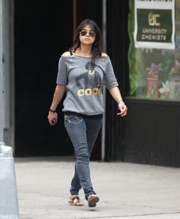 Michelle Rodriguez feet photo thumbnail
