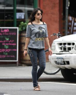Michelle Rodriguez feet photo thumbnail