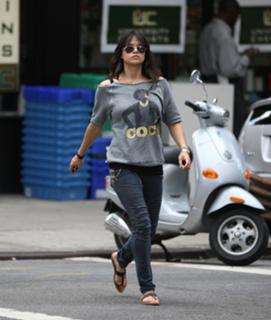 Michelle Rodriguez feet photo thumbnail
