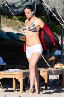 Michelle Rodriguez feet photo thumbnail