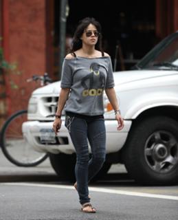 Michelle Rodriguez feet photo thumbnail