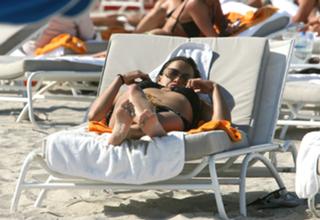 Michelle Rodriguez feet photo thumbnail