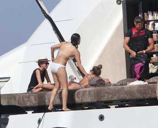 Michelle Rodriguez feet photo thumbnail