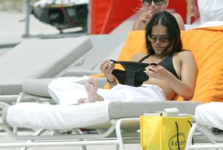Michelle Rodriguez feet photo thumbnail