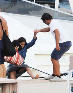 Michelle Rodriguez feet photo thumbnail