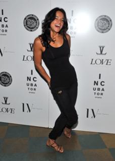 Michelle Rodriguez feet photo thumbnail