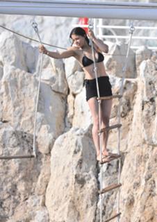 Michelle Rodriguez feet photo thumbnail