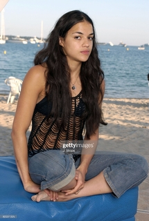 Michelle Rodriguez feet photo thumbnail