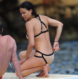 Michelle Rodriguez feet photo thumbnail