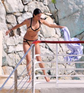 Michelle Rodriguez feet photo thumbnail