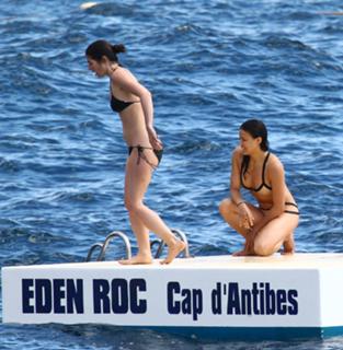 Michelle Rodriguez feet photo thumbnail
