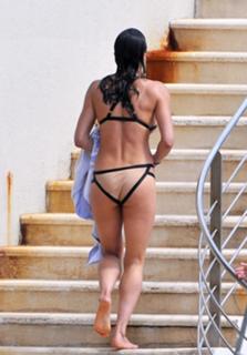 Michelle Rodriguez feet photo thumbnail