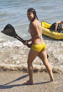 Michelle Rodriguez feet photo thumbnail