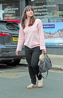 Michelle Ryan feet photo thumbnail