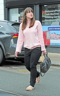 Michelle Ryan feet photo thumbnail