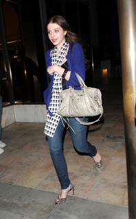 Michelle Trachtenberg feet photo thumbnail