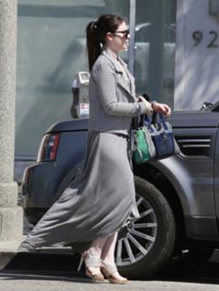 Michelle Trachtenberg feet photo thumbnail