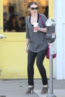 Michelle Trachtenberg feet photo thumbnail