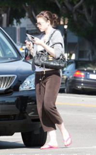 Michelle Trachtenberg feet photo thumbnail