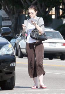 Michelle Trachtenberg feet photo thumbnail