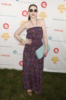 Michelle Trachtenberg feet photo thumbnail