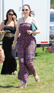 Michelle Trachtenberg feet photo thumbnail