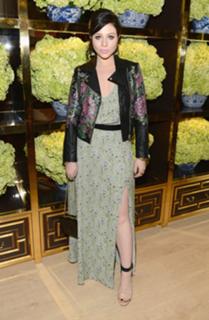Michelle Trachtenberg feet photo thumbnail