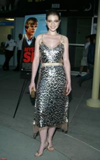 Michelle Trachtenberg feet photo thumbnail