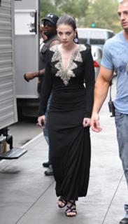 Michelle Trachtenberg feet photo thumbnail