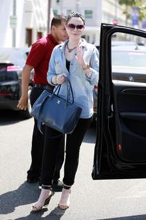 Michelle Trachtenberg feet photo thumbnail