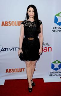 Michelle Trachtenberg feet photo thumbnail