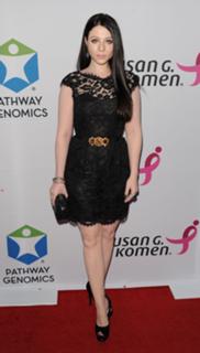 Michelle Trachtenberg feet photo thumbnail
